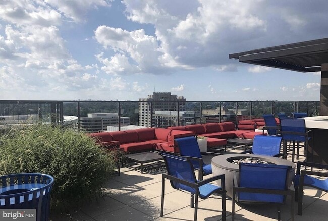 Building Photo - 851 N Glebe Rd