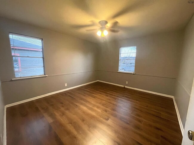 Building Photo - 1226 Bandera Blvd