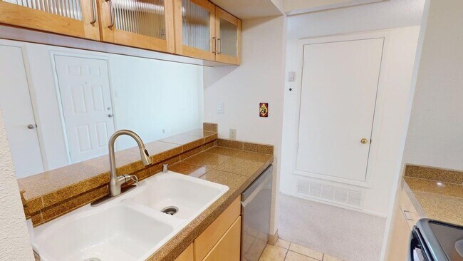 Building Photo - Light-Filled Upstairs Condo in a Prime Location