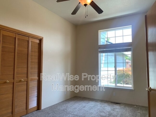 Building Photo - 2226 Blue Heron Ct