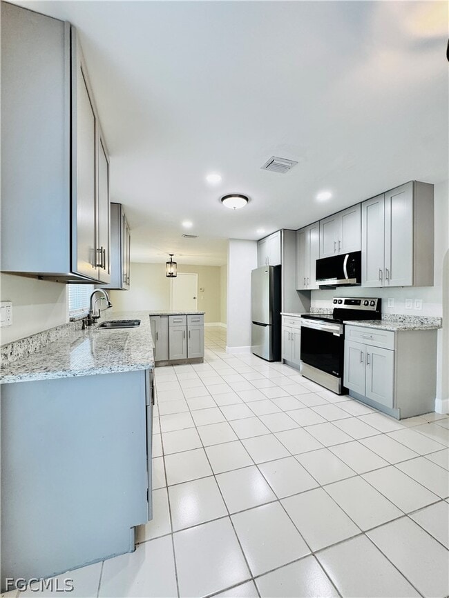 Building Photo - 5015 Lee Blvd