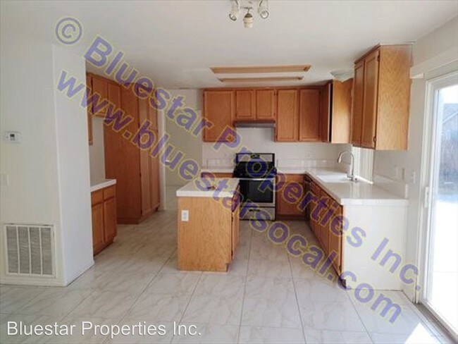 Building Photo - 6 br, 3 bath House - 17657 Dayton St.
