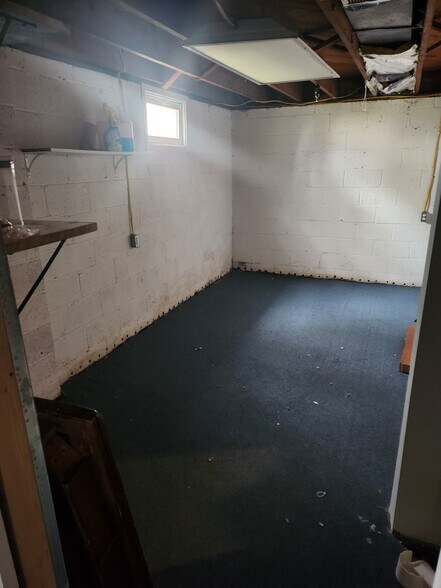 Building Photo - 158 Meadow Rd