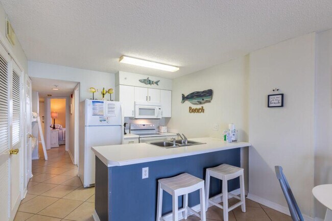 Building Photo - 561 E Beach Blvd