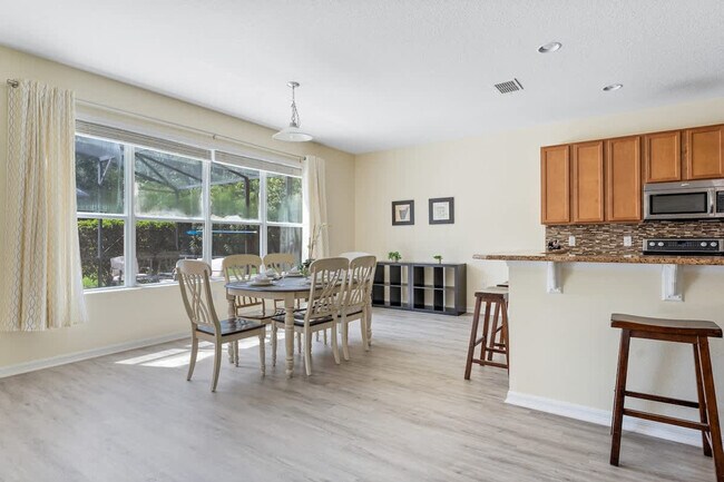 Building Photo - 220 Las Fuentes Dr