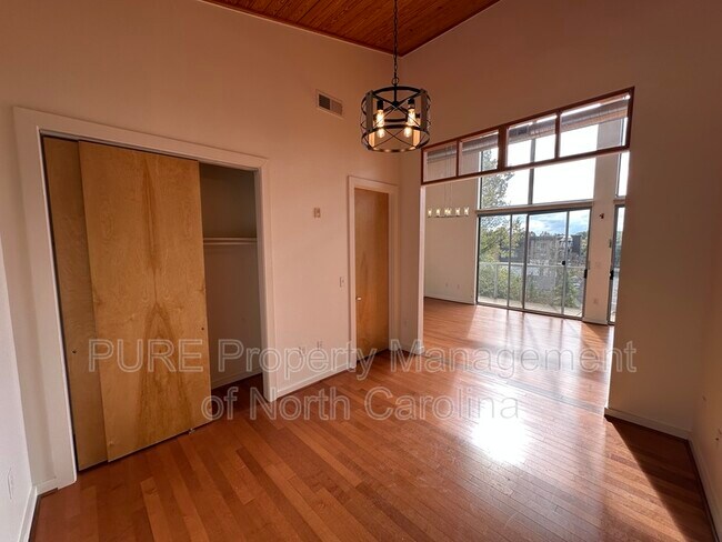 Building Photo - 2116 McClintock Rd