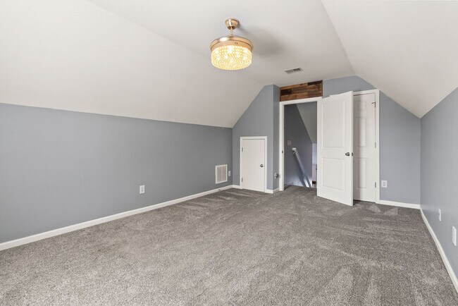 Building Photo - Winslow Home