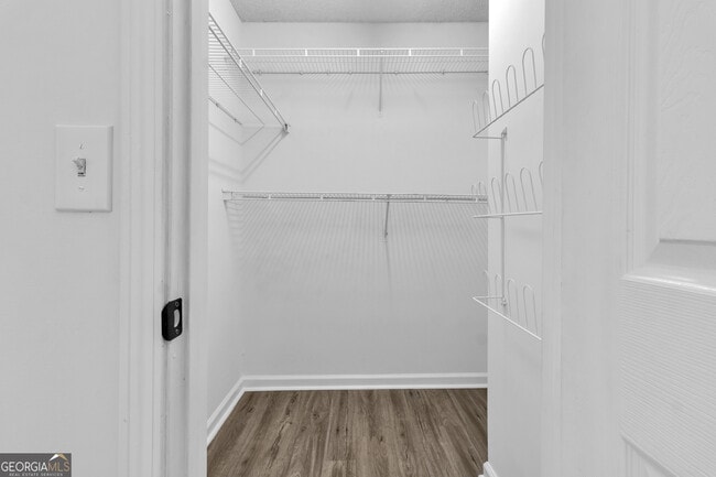 Building Photo - 9155 Nesbit Ferry Rd