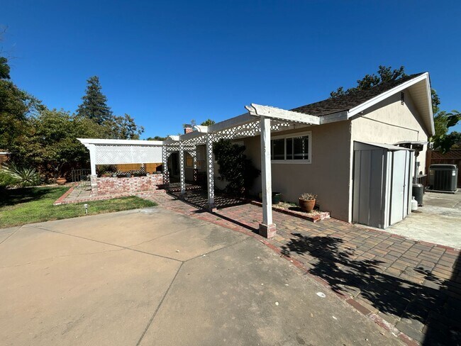 Building Photo - 1419 Yolanda Ct
