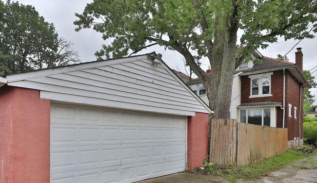 Building Photo - BEAUTIFUL RENOVATED HOME