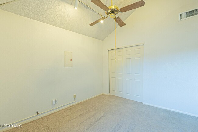 Building Photo - 801 Derrickson Dr