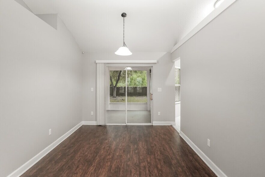 Building Photo - 2651 Waterview Dr