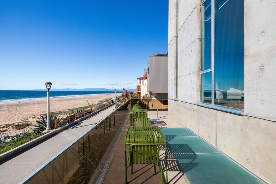 Building Photo - 1812 The Strand