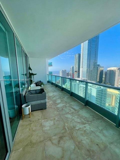 Building Photo - 1331 Brickell Bay Dr