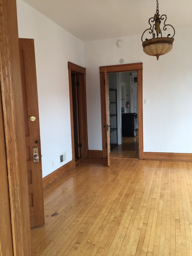 Building Photo - 3448 W Drummond Pl