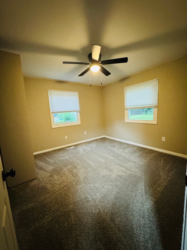 Building Photo - 390 Burdel Dr