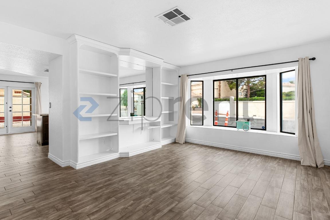Building Photo - Unit