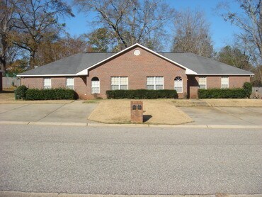 Primary Photo - Duplex on Halal Court!