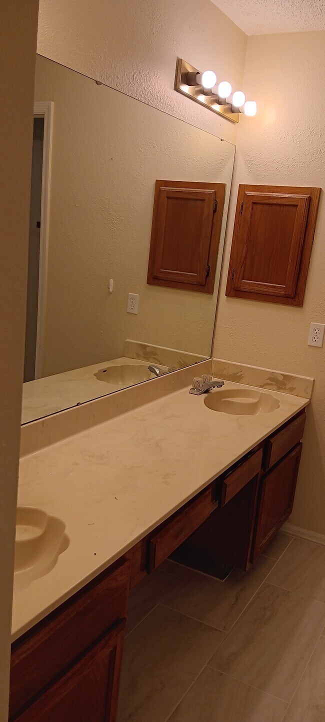 Building Photo - 738 Rosalie Way