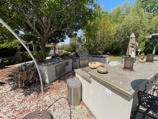 Building Photo - 19077 Oriente Dr