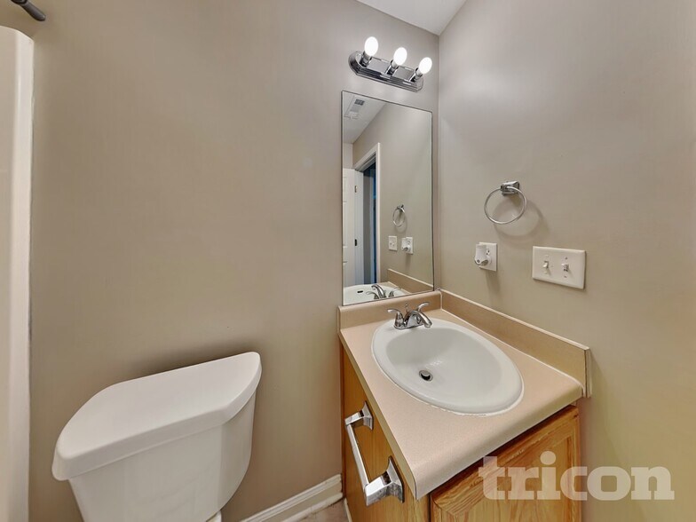Building Photo - 517 Cathedral Dr