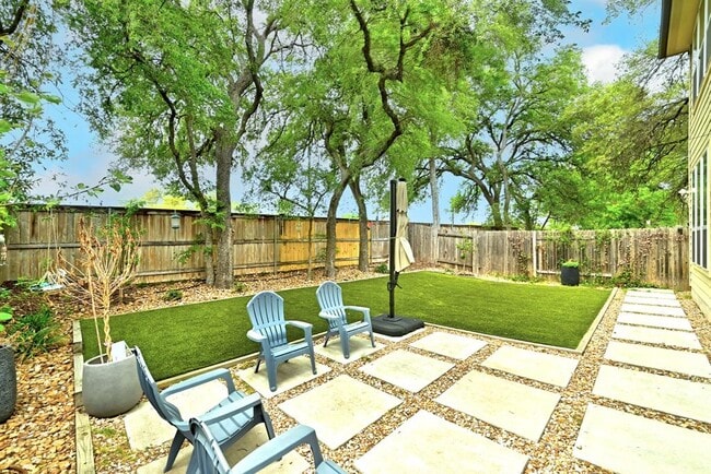 Building Photo - 8900 Jodie Ln