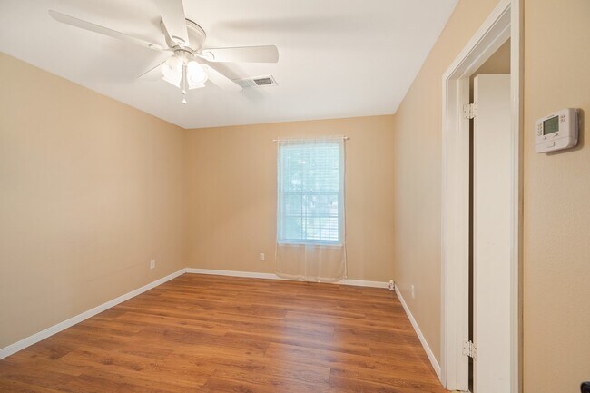 Building Photo - 18107 Shadow Valley Dr