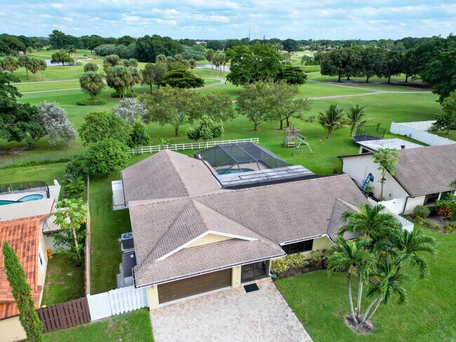 Building Photo - 19508 Hampton Dr