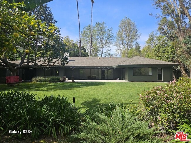 Building Photo - 1027 Acanto Pl