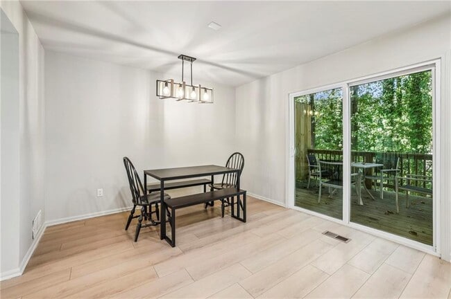 Building Photo - 2158 Wells Dr SE