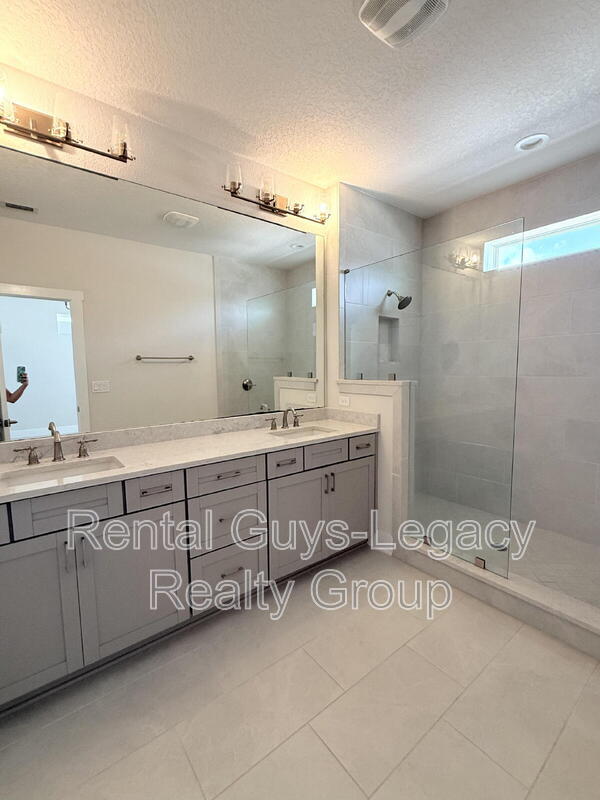 Building Photo - 409 Crestview Dr