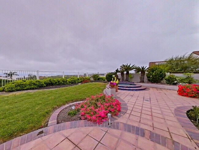 Building Photo - FURNISHED - Elegant 3 bedroom with office ...