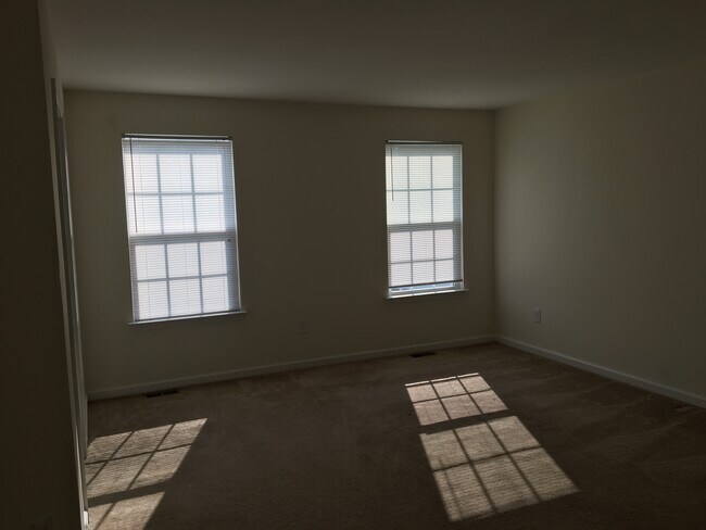 Building Photo - 1210 Madison Ln