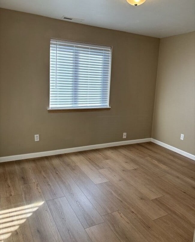 Building Photo - lenft01