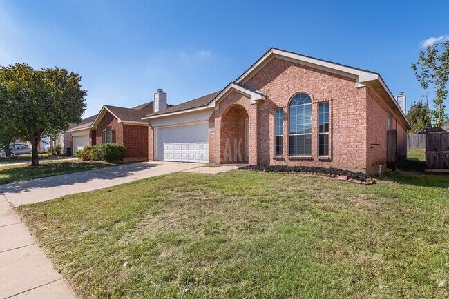 Building Photo - 4 Bedroom/2 Bathroom HOME FOR LEASE! Just ...