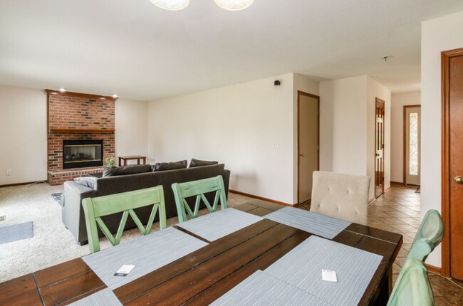 Building Photo - 8370 Payson Dr