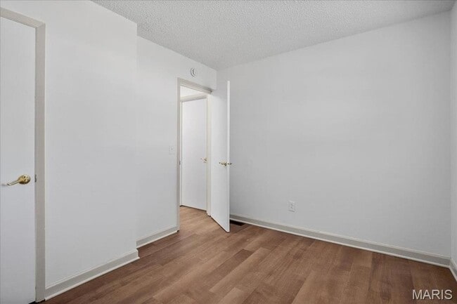 Building Photo - 807 Estate Dr