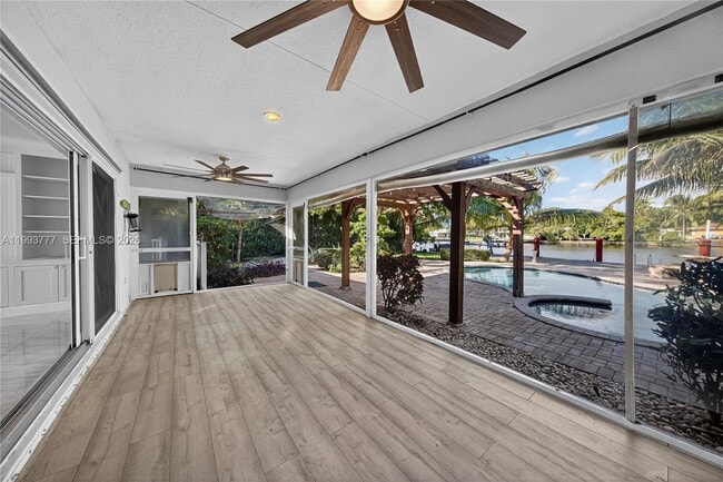 Building Photo - 2801 Coral Shores Dr