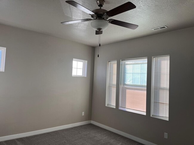 Building Photo - Beautiful Daybreak home for rent!