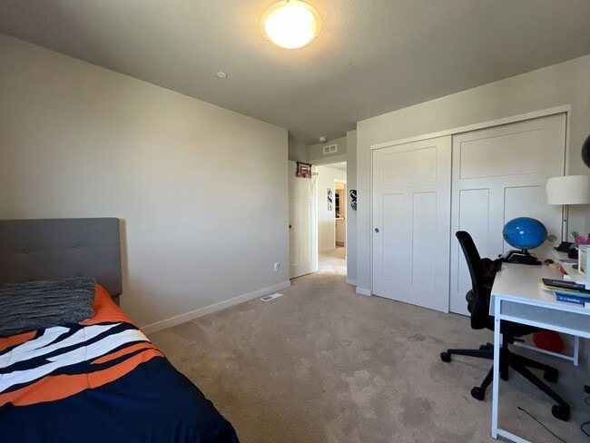 Building Photo - Spacious 5BR Home Near Mountainside High School with Loft, Balcony & Large Kitchen