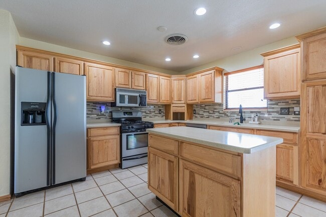 Building Photo - Spacious 3 Bedroom Home with Solar Panels and a Pool