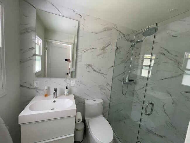 Building Photo - Fully Fully Furnished Lanikai Beach Oasis ...