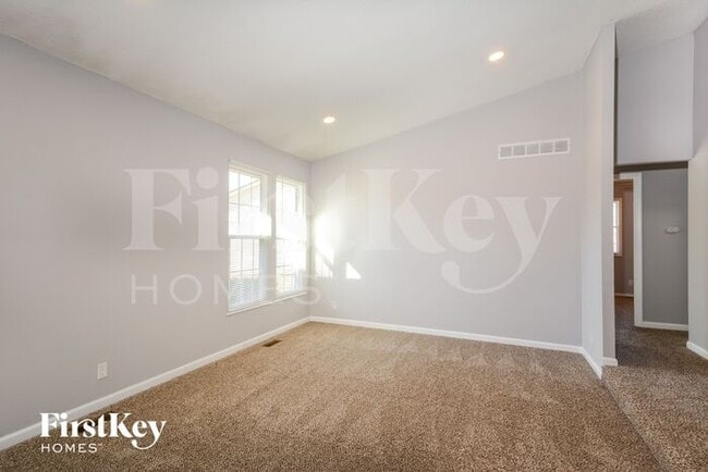 Building Photo - 213 Hollyberry Ct