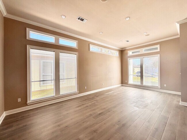 Building Photo - Stunning 5-Bedroom Home with Breathtaking Lake & Golf Course Views – Pelican Point Subdivision