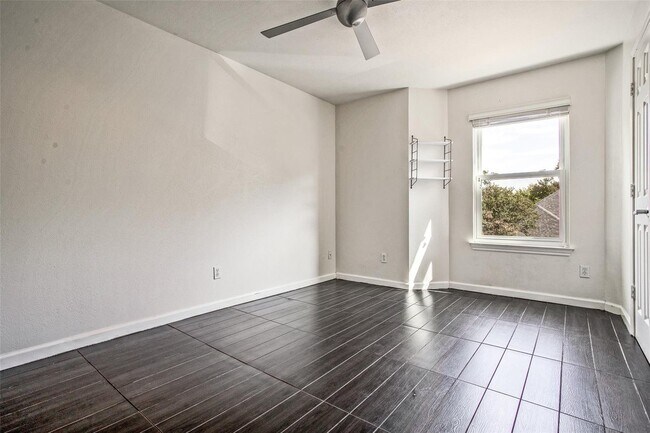 Building Photo - 9127 Valley Chapel Ln