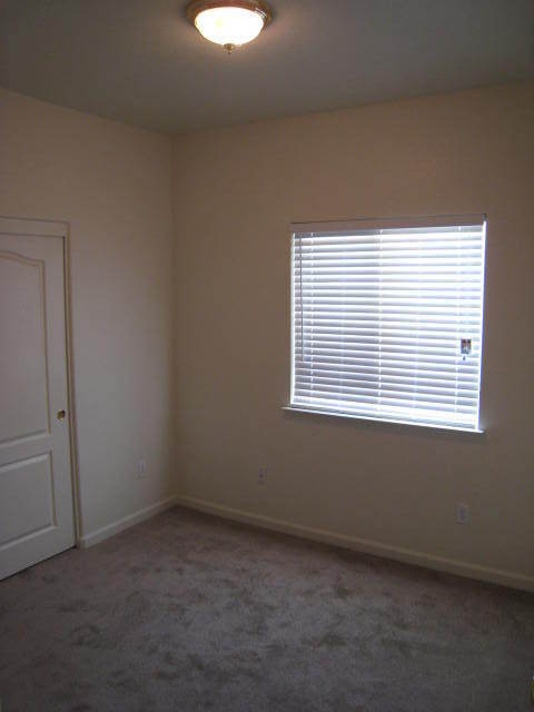 Building Photo - Browns Valley 3/2 located in a gated commu...