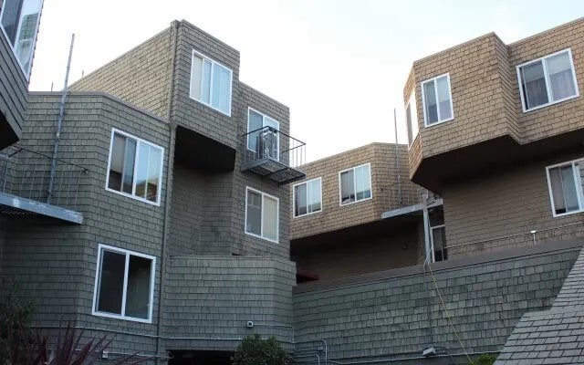 Building Photo - 1227 Hampshire St