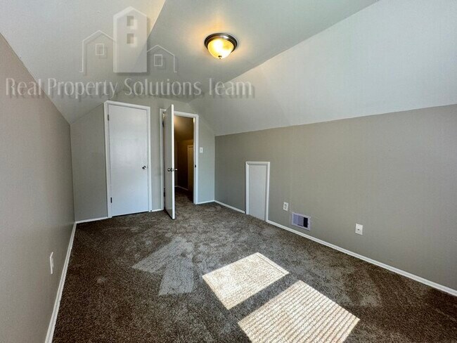 Building Photo - 3374 Eakin Rd
