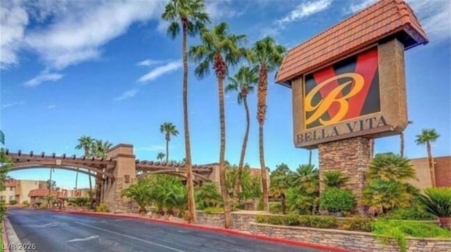 Building Photo - 5044 River Glen Dr