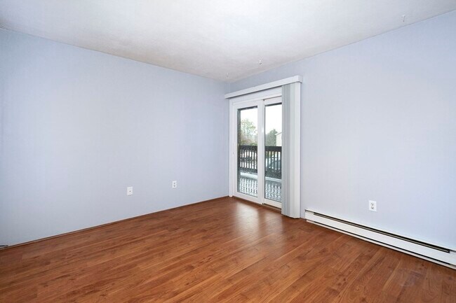 Building Photo - 980 Plain St